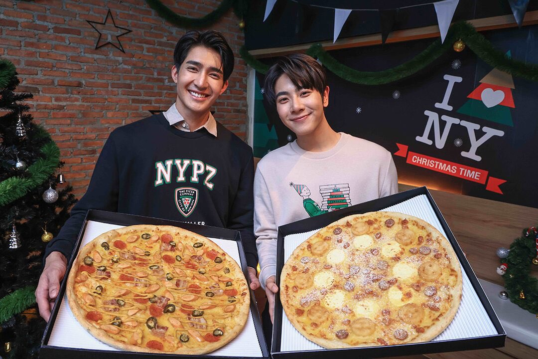 MixOfficialFC's tweet photo. ส่องความน่ารักคู่จิ้นห้างแตก “#เอิร์ทมิกซ์ พร้อมเปิดตัวเป็นแบรนด์แอมบาสเดอร์ให้กับ เดอะ พิซซ่า คอมปะนี เป็นครั้งแรกในแคมเปญ “New York in Christmas Time” ☃️🎄💚

ขอขอบคุณ @Thairath_Ent นะคะ
🖇 : https://t.co/DUv0YOYcPb

#mixxiw #ส่วนผสมของมิกซ์
#EarthMixxThePizzaCompany1112 https://t.co/I8W44QzgRQ
