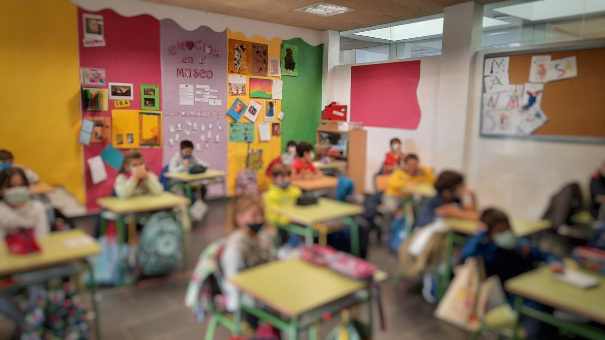 Los peques de 2º  han recibido a Moira Andrew, la escocesa que vio al Monstruo del Lago Ness 🦕y ha sido noticia mundial 😜 Scottish visitor: Moira Andrew told us about Nessie !! #bilingüescyl #yosoydeidiomas 🌍<a href="/CFPIdiomas/">CFP IDIOMAS</a> <a href="/educacyl/">Educación JCyL</a> <a href="/cfievalladolid/">CFIE VALLADOLID</a> <a href="/ares_diez/">mila ares diez</a> <a href="/imcoterof/">Carmen Otero</a>