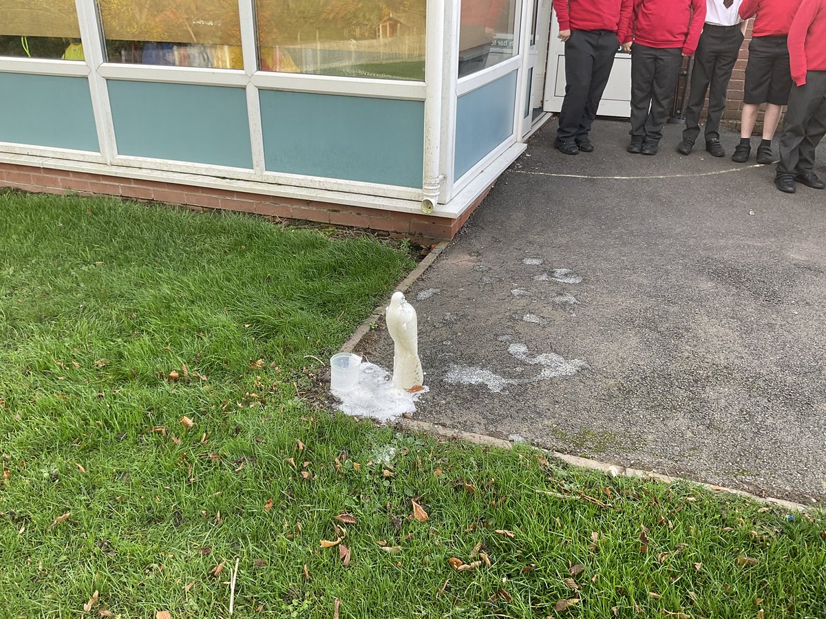 WhetstoneYear5's tweet photo. Yesterday we continued our adventure through Alchemy Island and made a stop at the Fountain of Gold! We witnessed a chemical reaction which started slow but ended up giving the Year 5 conservatory a lovely golden sheen! https://t.co/eUWEstwusj