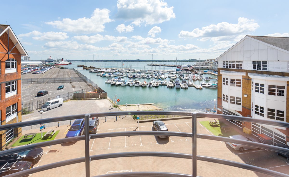 3 Waterside Place, Town Quay, Southampton. Enjoy the 360 tour showing the newly refurbished offices with waterside views from every floor.

my.matterport.com/show/?m=n72CQ4…

#inbusinesstodobusiness
#officespace
#southampton
#fitwel