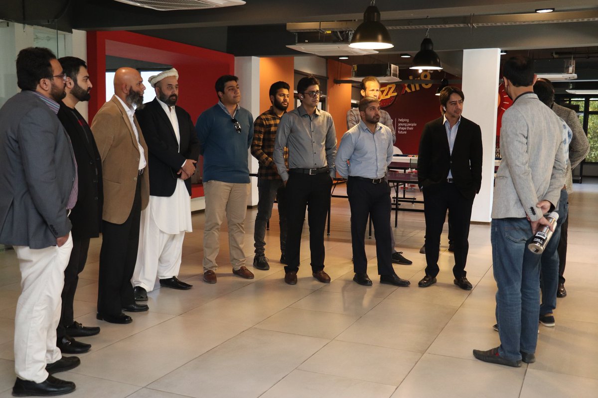 CodeforPakistan's tweet photo. Mr. Kashif (Facility & IT Manager NIC) gave a tour of the facility. The delegation also met Health related startups; #Slosh #Dextretch #Laaf #MedXol #ExpertFlow https://t.co/nmO3zE2MXl