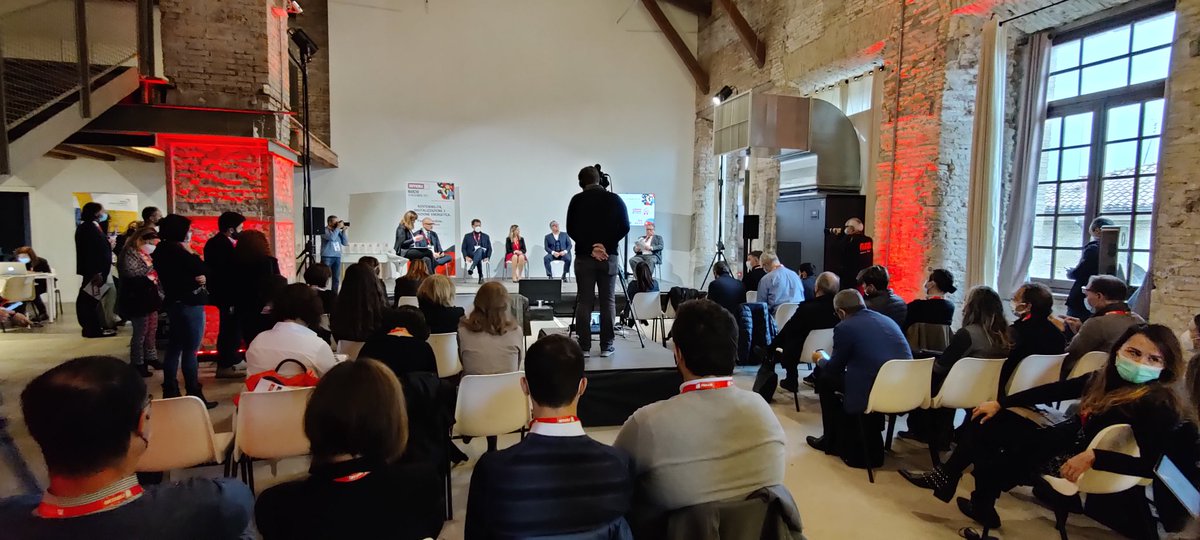 micheleluconi's tweet photo. Oggi @flowingis a Smau Marche. La nostra Governance, aperta, trasparente, inclusiva per innovare la nostra value proposition e far crescere la nostra community. https://t.co/NrQR0rkk6r