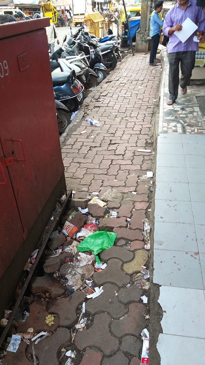 ACI_Mumbai's tweet photo. Attn: Maintenance Dept @mybmcwardE 

Kindly Fix The #Uneven Loose Blocks #Paver Blocks, #Pedestrians Trip &amp; Fall Here.

#Location: Outside Iqbal Kamali Hotel, MA Road - Sankli Street Corner, Madanpura #Mumbai https://t.co/sxWj2CTxgo