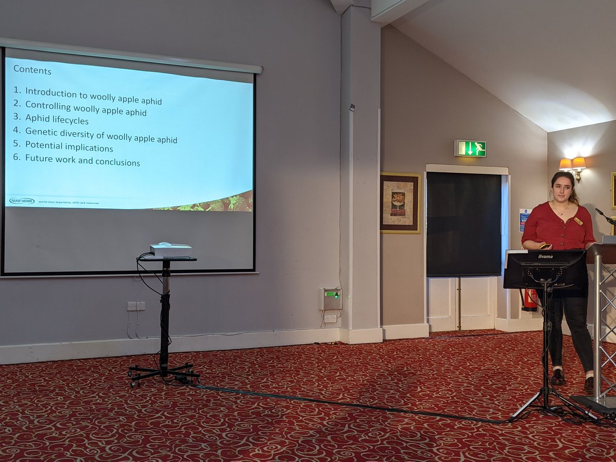 <a href="/NiahGodfrey/">Cindayniah Godfrey</a> from <a href="/HarperAdamsUni/">Harper Adams University</a> and @NIABEMR describing her work to identify woolly apple aphid biotypes in the UK as part of her <a href="/CTP_FCR/">CTP-FCR</a> funded PhD.