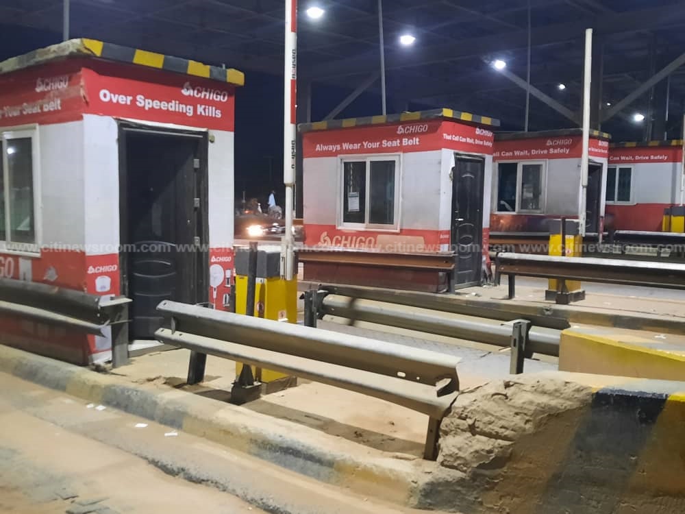olonkatv's tweet photo. The positive side of it
It's been a free morning for drivers who use the Kasoa tollbooth, though kind of weird for some who still stopped to pay the toll only to find the booths empty. 

Have you used that stretch yet, how are things like this morning? https://t.co/LOTOXa7dI7