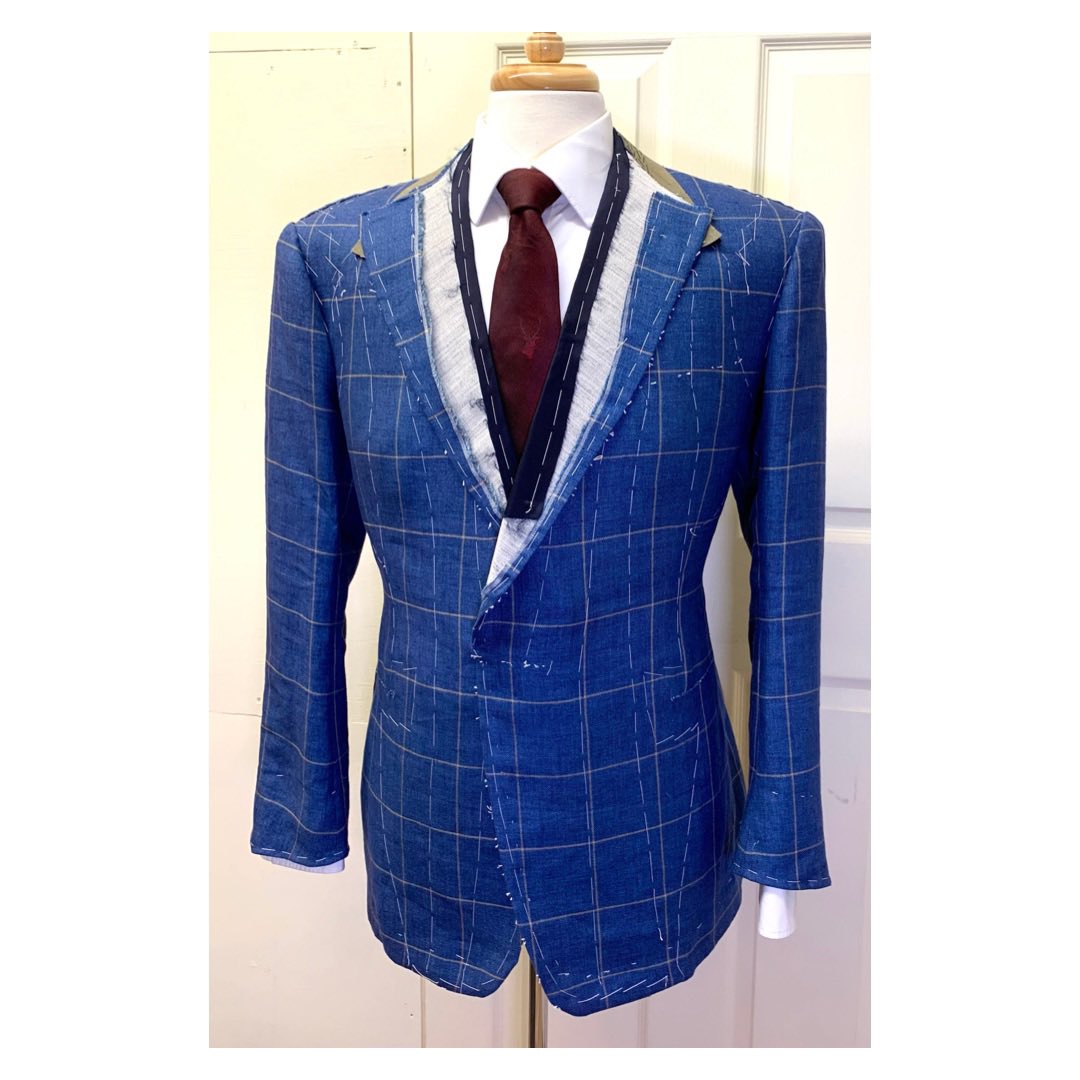 RobBaileyTailor's tweet photo. #bespoketailor #mastertailor #bespoketailoring #savilerow #savilerowtailor #mastercraftsman #savilerowbespoke #luxury #howtospendit #craftsmanship #jacket #traditional #fitslikeaglove #kingsman #luxurylifestyle #howtolookgood #Linensuit #Bangkok #classictailoring #luxury https://t.co/iynrRDJDu1