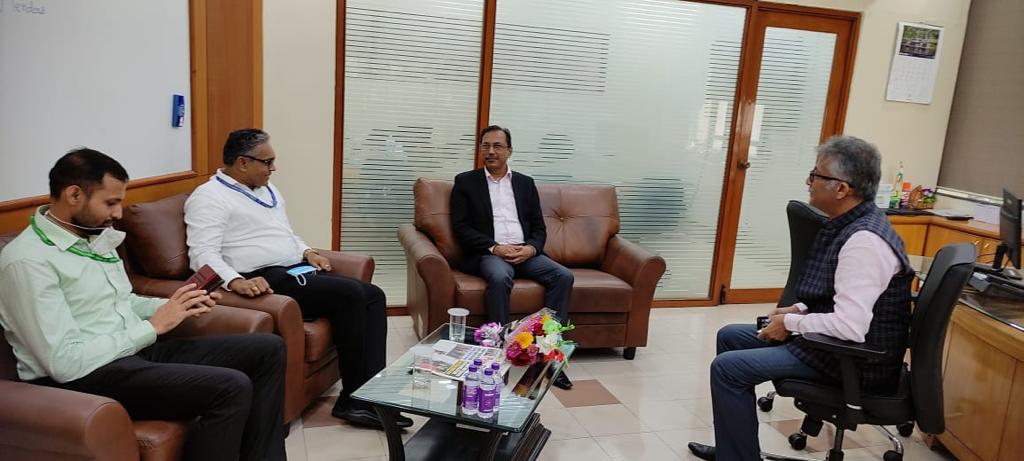 STPIPune's tweet photo. Shri Shyam Jagannathan, IAS, Development Commissioner, SEEPZ met Dr. Sanjay Gupta, Director @STPIPune at STPI-Pune office. They discussed about growth of IT/ITES/ESDM sector &amp; various #STPIINDIA initiatives in Maharashtra.
@Omkar_Raii @stpiindia https://t.co/e4CqoK9quF