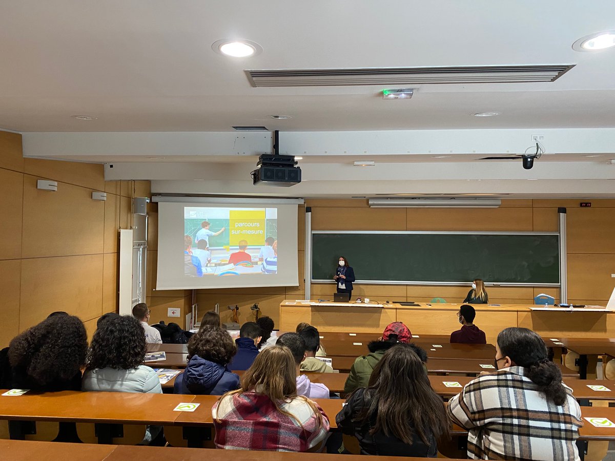 UTTroyes's tweet photo. 📌Journée d’accueil de 2 groupes de 10 #lycéens de la cordée @yschools_edu sur notre campus #UTT.🔎Au programme : visite du #campus #UTTroyes , présentation de l’UTT et du métier d’#ingénieur. #UTTroyes #CDR2021 https://t.co/nGQa3LgWgU