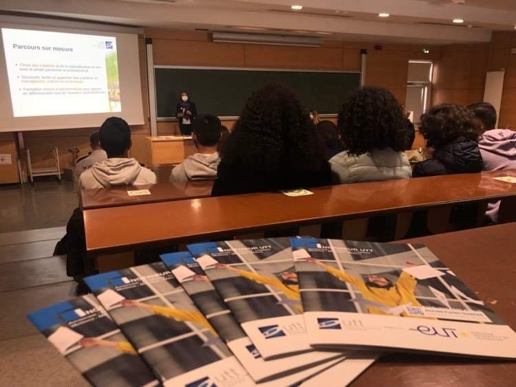 UTTroyes's tweet photo. 📌Journée d’accueil de 2 groupes de 10 #lycéens de la cordée @yschools_edu sur notre campus #UTT.🔎Au programme : visite du #campus #UTTroyes , présentation de l’UTT et du métier d’#ingénieur. #UTTroyes #CDR2021 https://t.co/nGQa3LgWgU
