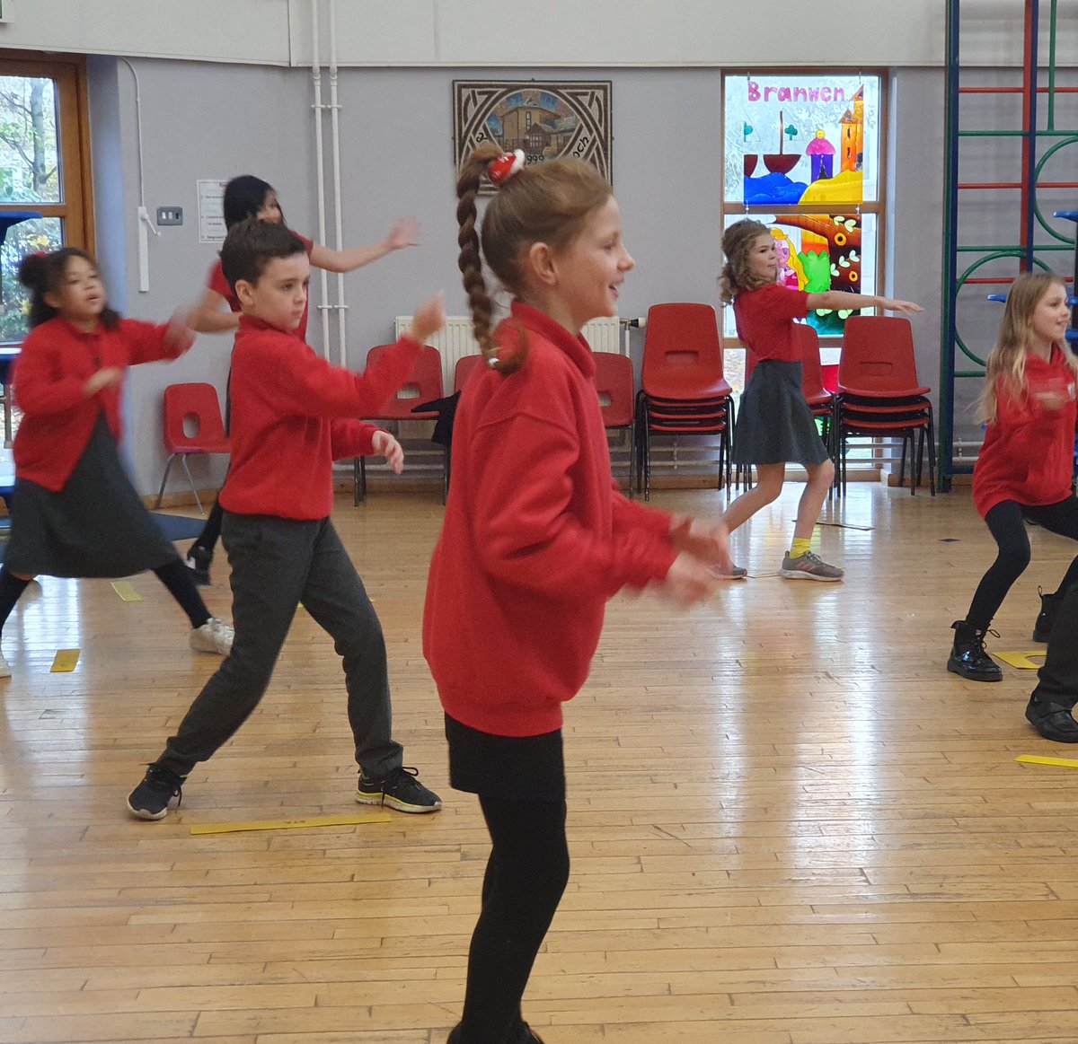 YsgolPwllCoch's tweet photo. Braf yw croesawu @Diamond_Tennis nol i'r ysgol ar gyfer sesiwn blas ar tenis 🎾.
It was great to welcome @Diamond_Tennis back to school for some tennis taster sessions 🎾. https://t.co/8V2Ftbh1CZ