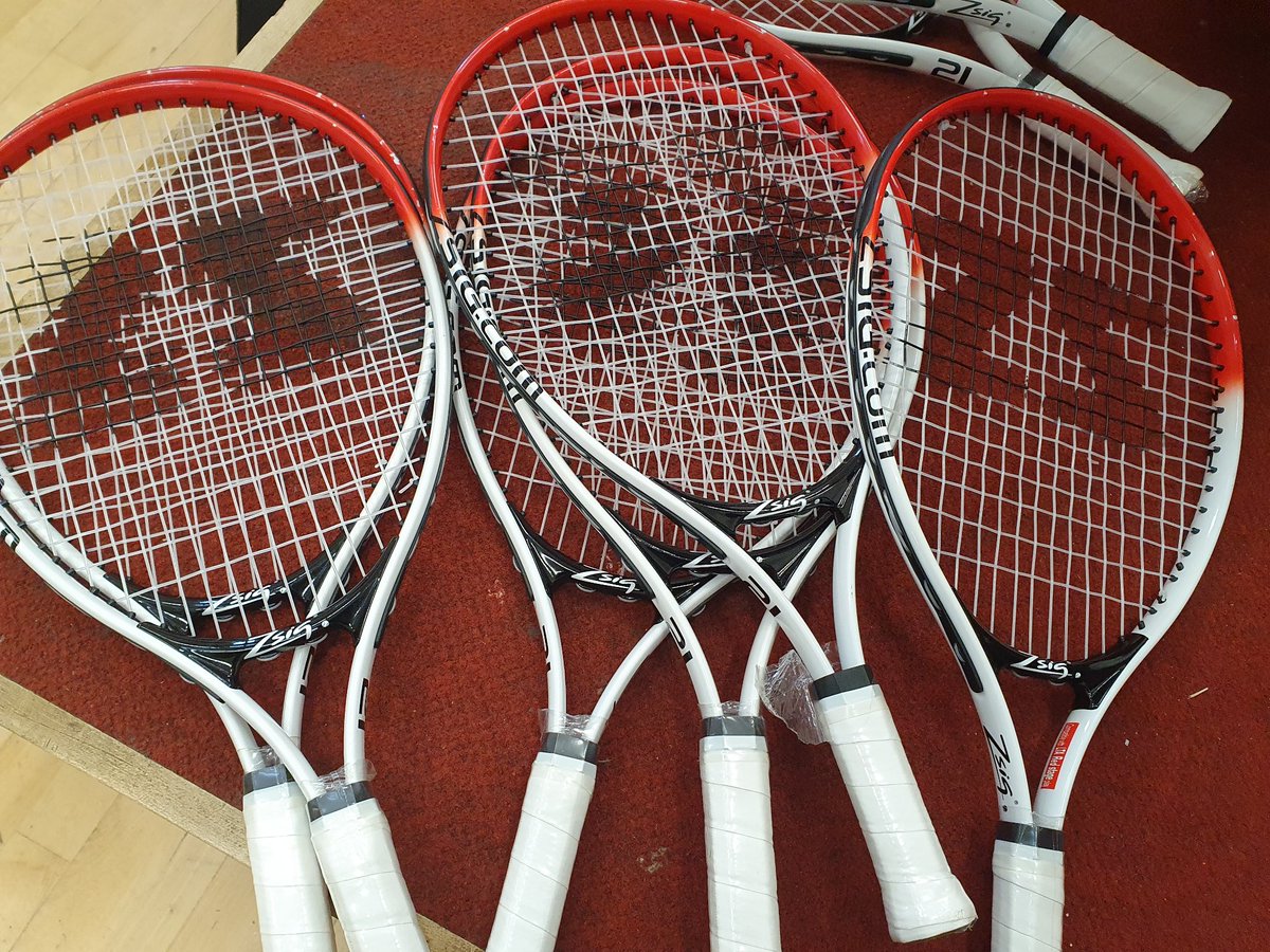 YsgolPwllCoch's tweet photo. Braf yw croesawu @Diamond_Tennis nol i'r ysgol ar gyfer sesiwn blas ar tenis 🎾.
It was great to welcome @Diamond_Tennis back to school for some tennis taster sessions 🎾. https://t.co/8V2Ftbh1CZ
