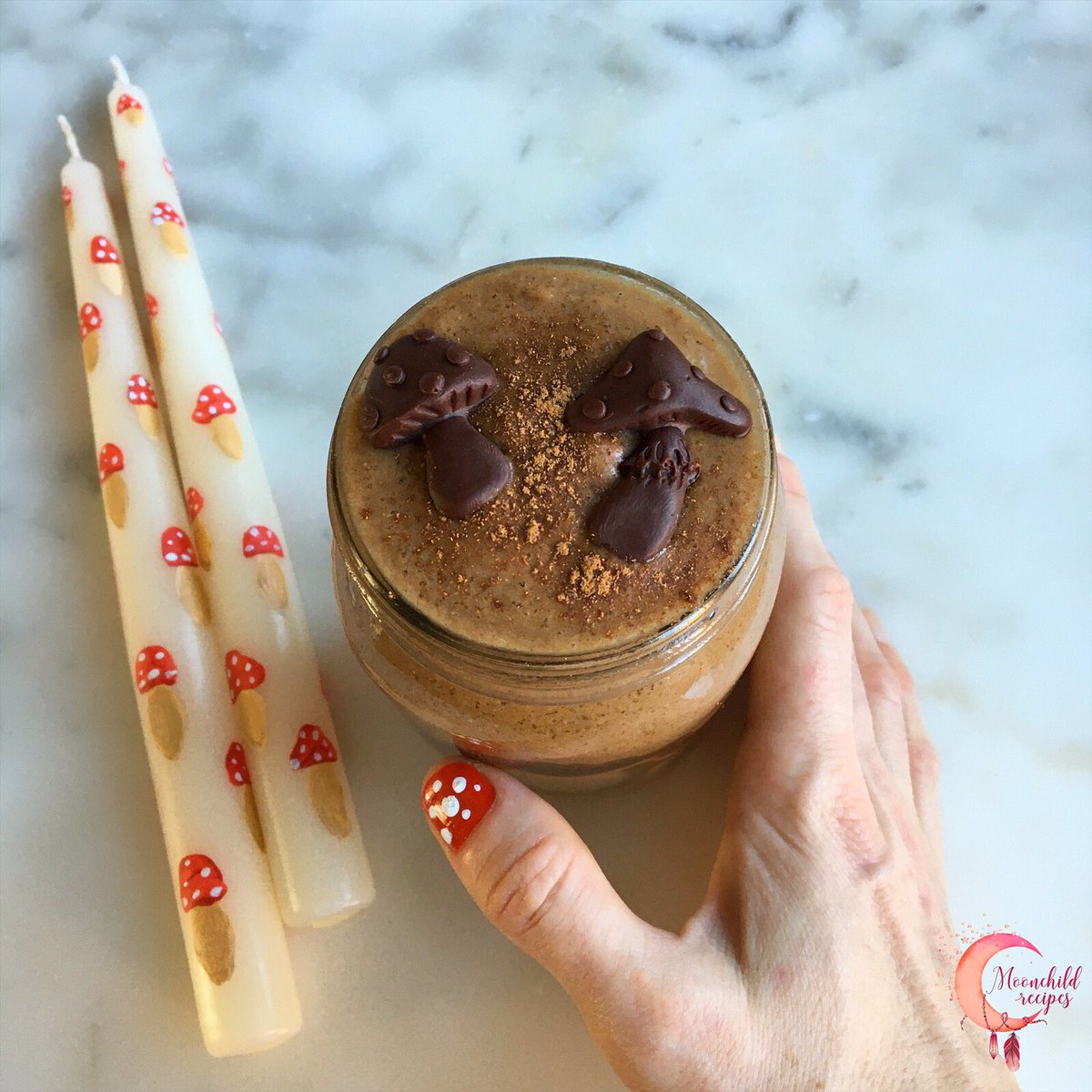 🍄🍐spiced pear &amp; medicinal mushroom shake🍐🍄 
#fungi #fantasticfungi #mushroom #shroom #mushrooms #medicinalmushrooms #shrooms #vegansmoothie #veganrecipes #vegan