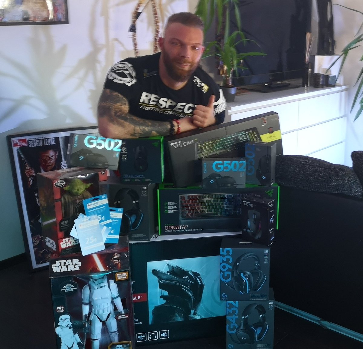 Paddyeve's tweet photo. Bald startet das große 2000€ Giveaway.😜
Ohne es vom Sponsor gesponsert zu bekommen! 😅
Für mich definitiv selbstverständlich, der Community etwas zurück geben zu wollen💪. 
In Stream könnt ihr daran teilnehmen🔥 #twitch #twitchtv #streamer #TwitchStreamers 
#twitter #Motivation https://t.co/K5XTbpkixS