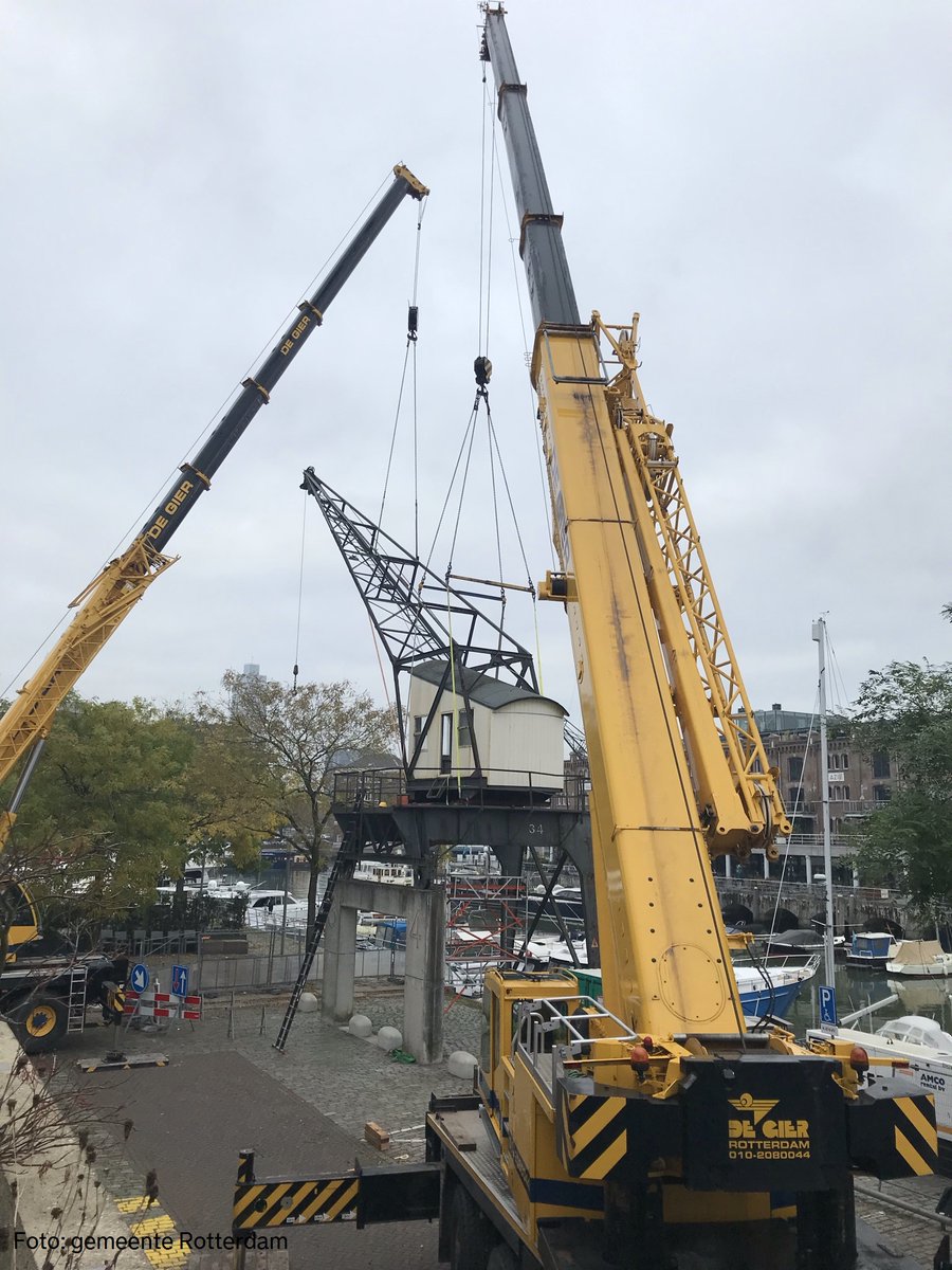 Stadsbeheer010's tweet photo. De monumentale #Kraan langs de #Entrepothaven krijgt een #Opknapbeurt. De stalen constructie wordt gestraald en opnieuw geschilderd. De arm van de kraan (giek) ligt inmiddels op de kade. We onderhouden onze monumenten met #Hartvoor010 @rotterdam Meer info: https://t.co/TneOcSPTRS https://t.co/aMeuz9ARgy