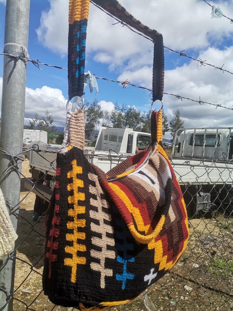 alexwapa's tweet photo. #png #bilums #bags #bagsofjoy https://t.co/NI6lBSK9Qx