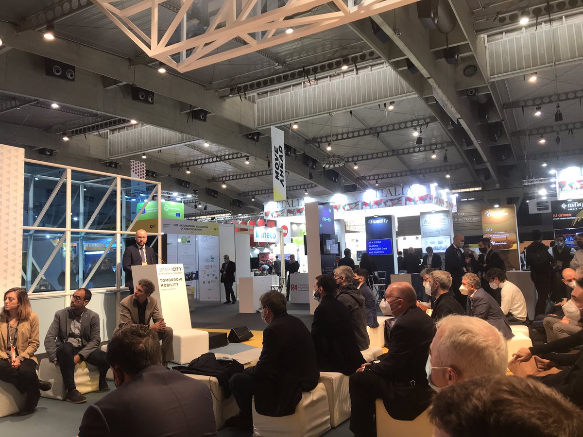 ProjectAriadna's tweet photo. Completing our Final Event w/ experiences of @rokubn, @TMB_Barcelona, @ITxPT, @egis during the roundtable on challenges of #GNSS for mobility services. ‘Besides convenience, high quality of data is 🔑 for public transport customers: we must ensure the info we deliver is correct.’ https://t.co/GJezNfQjhW