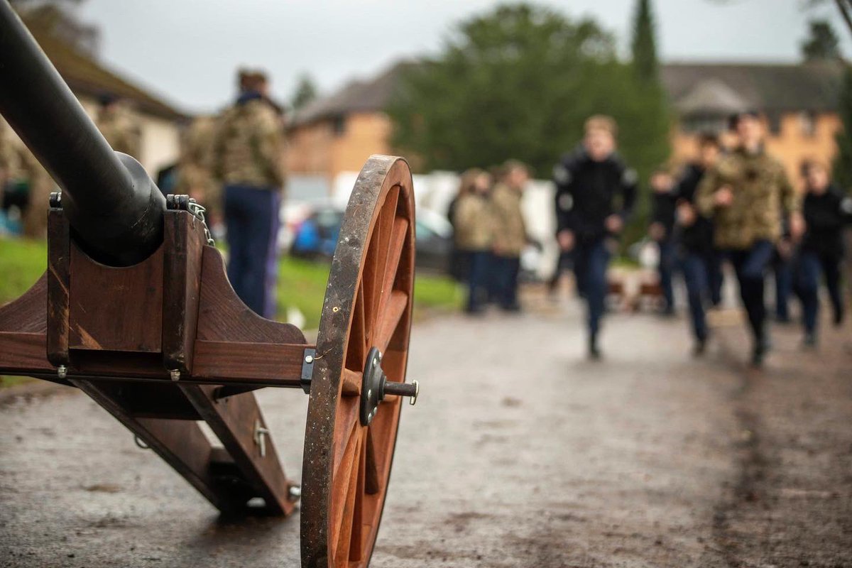 StrathallanSchl's tweet photo. Getting to grips with the @RoyalNavy Field Gun ๐ช
A huge thank you to Chief O'Neil who introduced our Navy Cadets to the Field Gun. The cadets really got stuck in and canโt wait for more ๐๐
#CCF #Cadets #fieldgun #fieldguncrew https://t.co/3HJ9HfkOHR