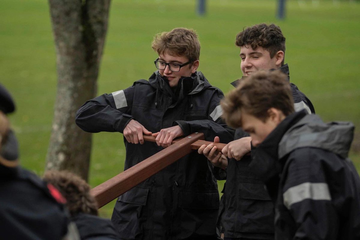 StrathallanSchl's tweet photo. Getting to grips with the @RoyalNavy Field Gun ๐ช
A huge thank you to Chief O'Neil who introduced our Navy Cadets to the Field Gun. The cadets really got stuck in and canโt wait for more ๐๐
#CCF #Cadets #fieldgun #fieldguncrew https://t.co/3HJ9HfkOHR