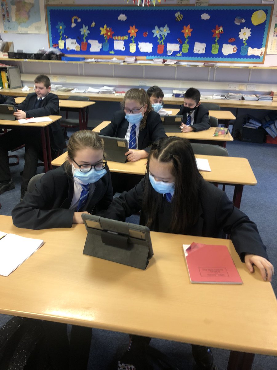 StAndrewsML's tweet photo. Digital superlingo superstars in 1.11 working on pets #learnthatlingo #tectastic https://t.co/DNVoj2assN