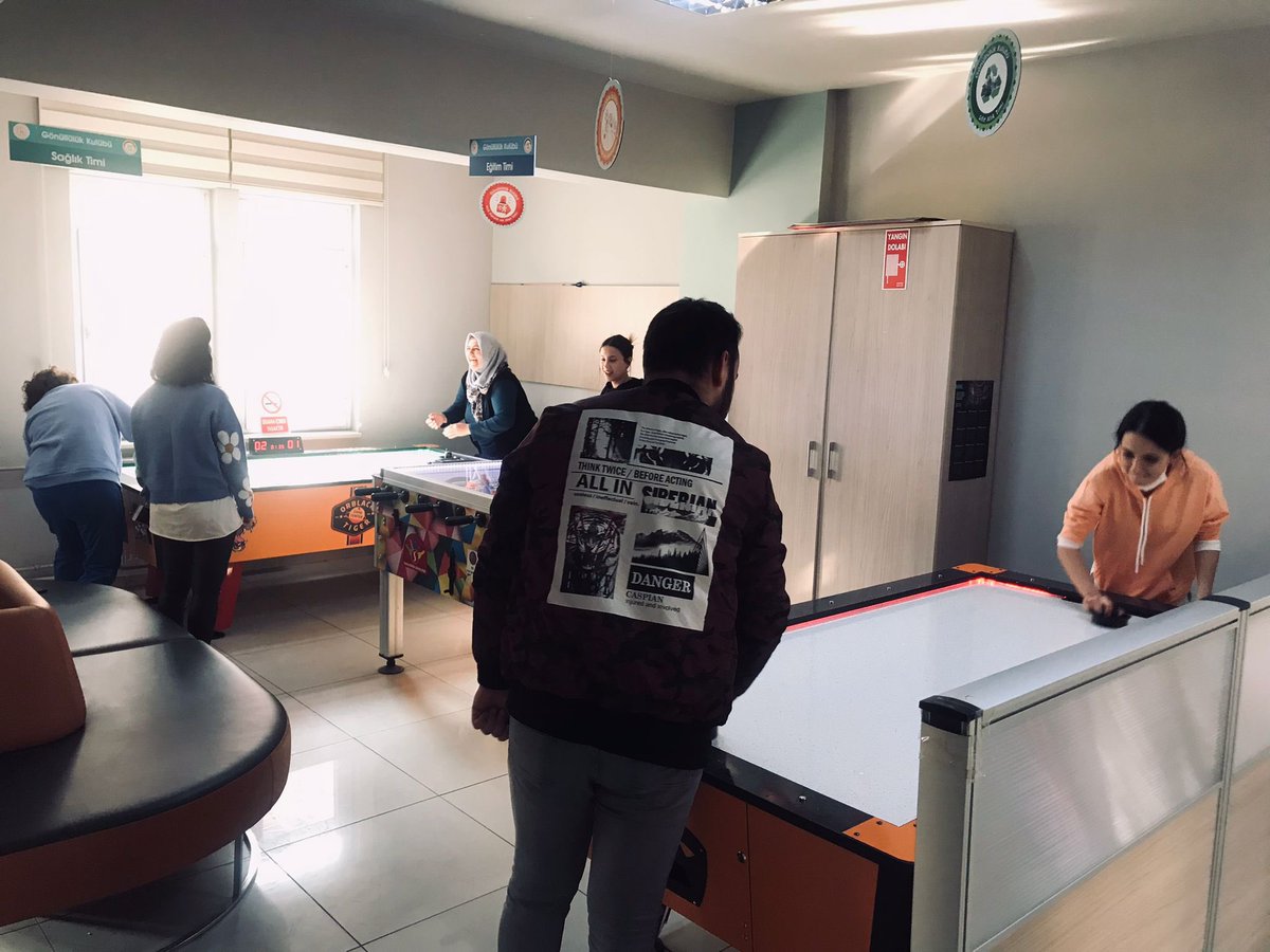 GSB_DenizliGM's tweet photo. Sevgili Gençler! Eğlenceli bir gün geçirmek için Gençlik Merkezimizin oyun salonunu bir ziyaret edin deriz🥳😉😉 #OyunAtölyesi https://t.co/QNYTptgARs