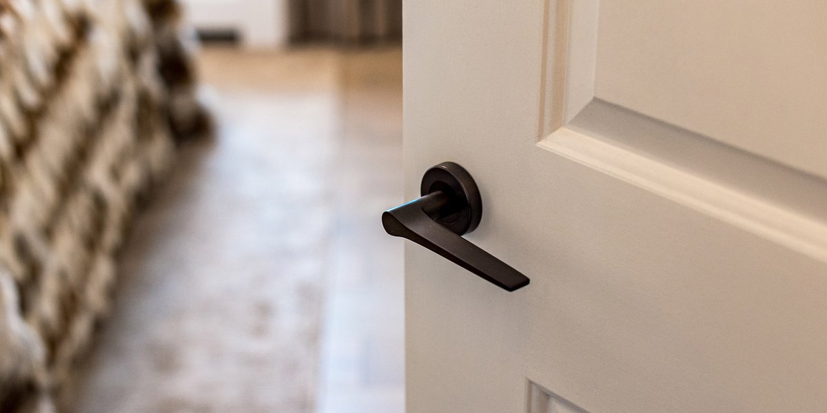 PooleWaite's tweet photo. A closer look at the #HeritageBrass Gio design #leverhandle on round rose in a stunning matt bronze finish. This range is made from solid brass, available on our website now๐งProduct code: V4189-MB https://t.co/2bKpJYWKmr