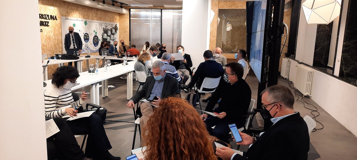 Adinberrin aurrera egiten jarraitzen dugu Silver Economy Erronkaren jarduera-planarekin! Joan den asteartean, <a href="/EEGipuzkoa/">Etorkizuna Eraikiz</a>-ren Gunea Espazioan elkartu ginen Gipuzkoako Silver Economy ekosistemarekin.
Eskerrak eman nahi dizkiegu parte hartu zuten guztiei!