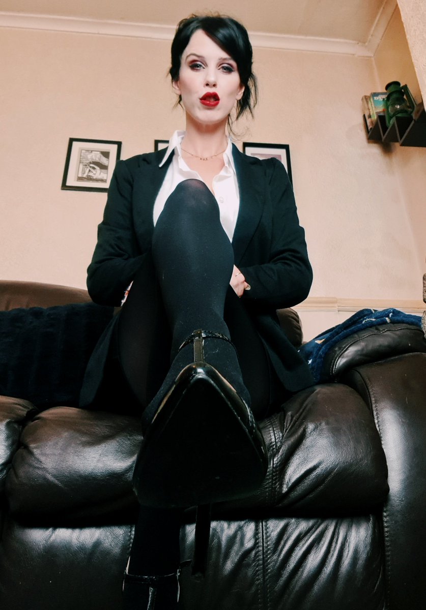 MistressMia_UK's tweet photo. Meet your new boss. https://t.co/L6kKRAJRGt
