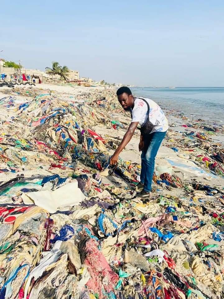 medzaproduction's tweet photo. Visite effectuée par #Crac du #TeamMedza à la plage de #Thiaroye un partenariat en vue avec Asc #Yaakar (Sensibilisation et opération de nettoyage se préparent)
Au Président @Macky_Sall au @MULHPSenegal comment pouvez vous confier 100milions au mouvement #Navetane 
#kebetu https://t.co/Br6i66dgqs