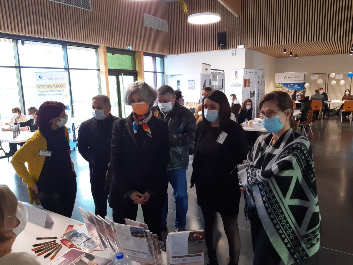 EDFSAINTALBAN's tweet photo. Partenaires actifs du territoire👇 
@FSanfilippo38 Directrice @pole_emploi #Roussilon M. Vial Maire @SalaisesurSanne   
Mme Dubroca-Cortesi Directrice régionale adj.
M. R. Gauthier assistant parlementaire @3807Limon 
Mme C. Jean Directrice #AtomEmploi
I. @Andrevedr @EDF_AuRhAlpes https://t.co/29OOTCoANS