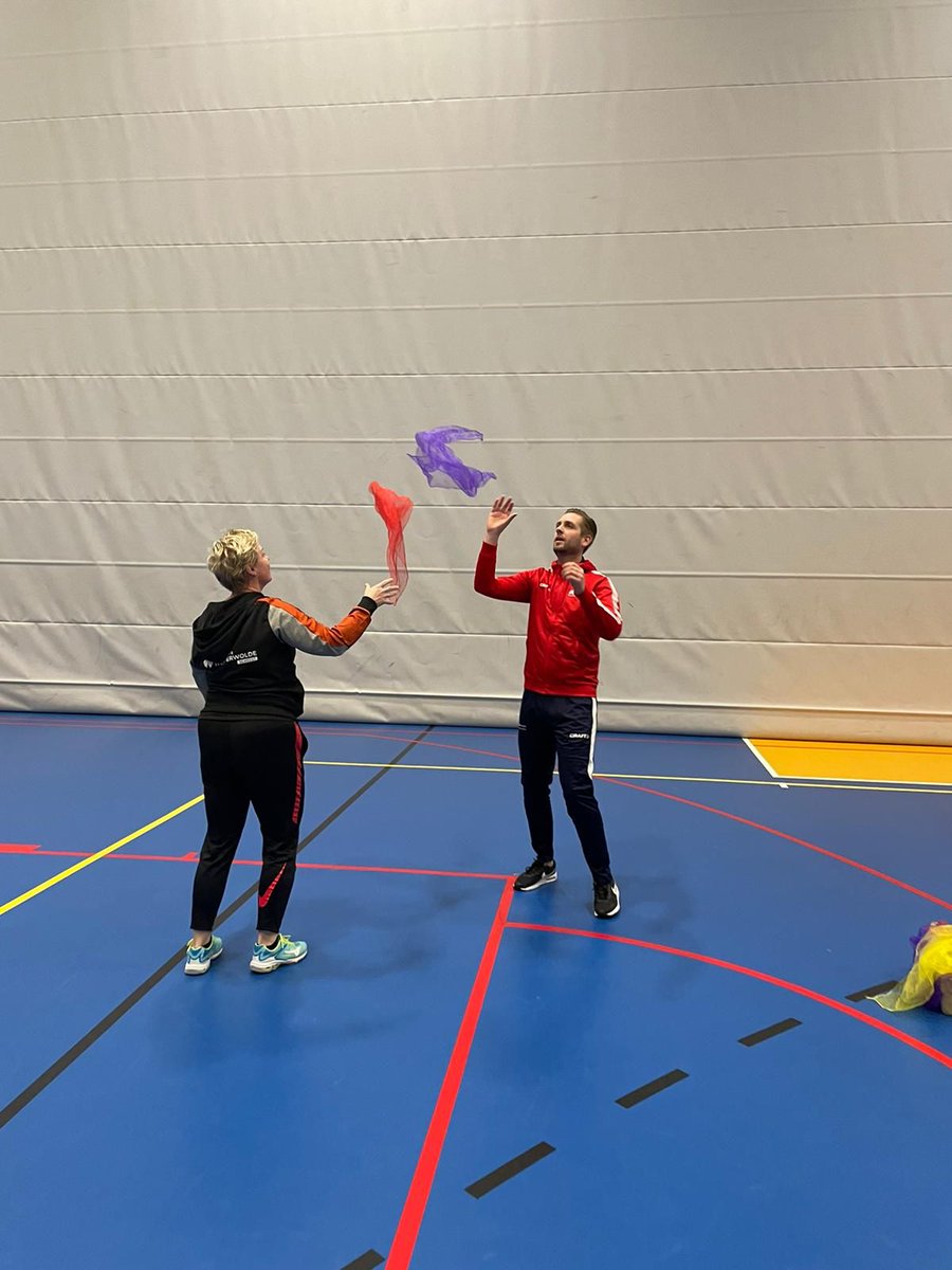 Deze week worden 10 professionals van <a href="/Alfacollege/">Alfa-college</a> <a href="/SportFryslan/">Sport Fryslân</a> en Huis voor de Sport door <a href="/HuisvBeweging/">Huis voor Beweging</a> opgeleid tot Train-de-Trainer Beweegkriebels en Beweegplezier. Mooie samenwerking! Op naar meer aantrekkelijk beweegaanbod voor jongste jeugd in het noorden. #blijfbewegen