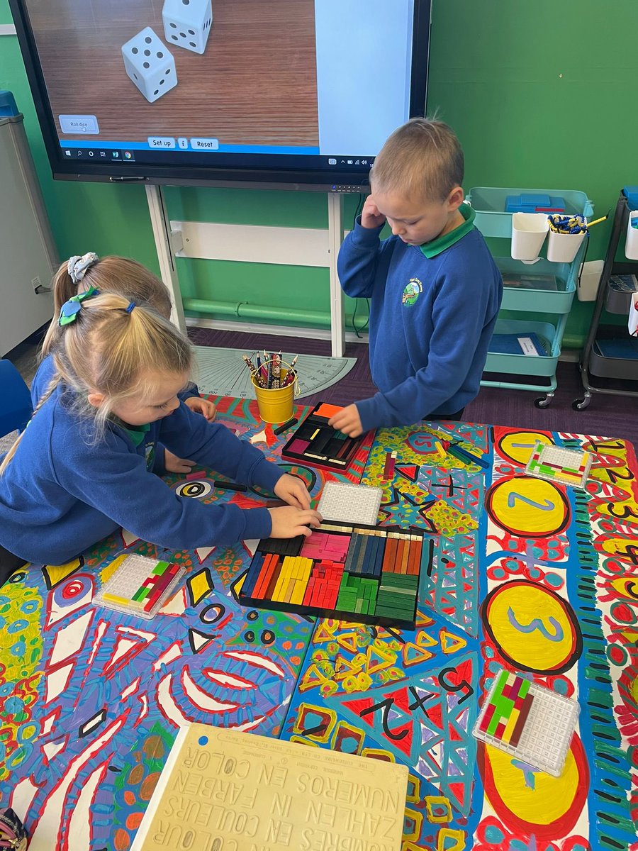 YBanwy's tweet photo. Gweithgareddau cynhesu rhifedd bore’ma. Pwy all gyrraedd 100 yn gyntaf trwy ddatrys problem gan ddefnyddio cuisenaire a dîs!? #modelubar #rhifedd @WhiteRoseMaths https://t.co/efkvsjItei