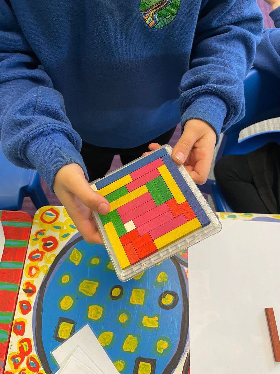 YBanwy's tweet photo. Gweithgareddau cynhesu rhifedd bore’ma. Pwy all gyrraedd 100 yn gyntaf trwy ddatrys problem gan ddefnyddio cuisenaire a dîs!? #modelubar #rhifedd @WhiteRoseMaths https://t.co/efkvsjItei