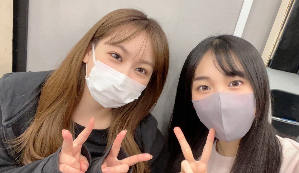 itoyui0426's tweet photo. シズネ先輩、
お誕生日おめでとうございます🎂🖤

そしてそんなシズネ先輩役の
さりちゃん🐷💜

クールビューティー系の見た目と
目が合うとずっとにやにやしている
そのギャップにやられています😘笑

さりちゃんの品のある
雰囲気も素敵なんだあ。

#舞台NARUTO https://t.co/zUyyVMgW1D