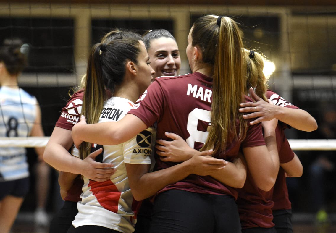 CARPolidep's tweet photo. #Vóley ¡¡¡En semifinales!!

🔝River derrotó a Ciudad 3-0 y se quedó con la serie . De esta forma ya está entre los 4 mejores de la #CopaRUS. 

📷 Prensa River https://t.co/zdkDAPvxt0