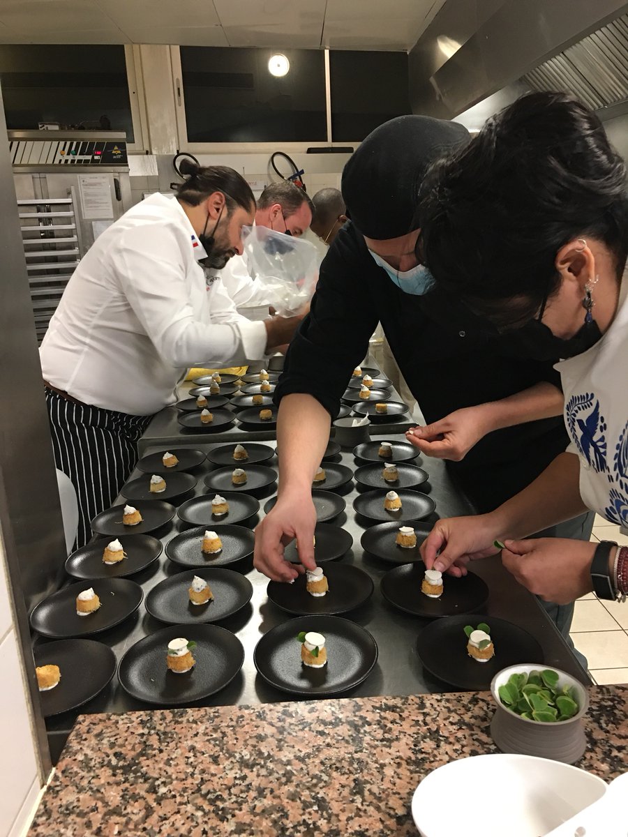 chefs4the's tweet photo. Throwback to our diner at @UNESCO_fr Friday 🍽 Our 4 #chefs4theplanet cooked together to make a special #menu with ingredients from #unesco 's #kitchengarden, French #biosphere reserves and short circuit sustainable agriculture🧑🍳🌍 https://t.co/mZxG1VyI3L