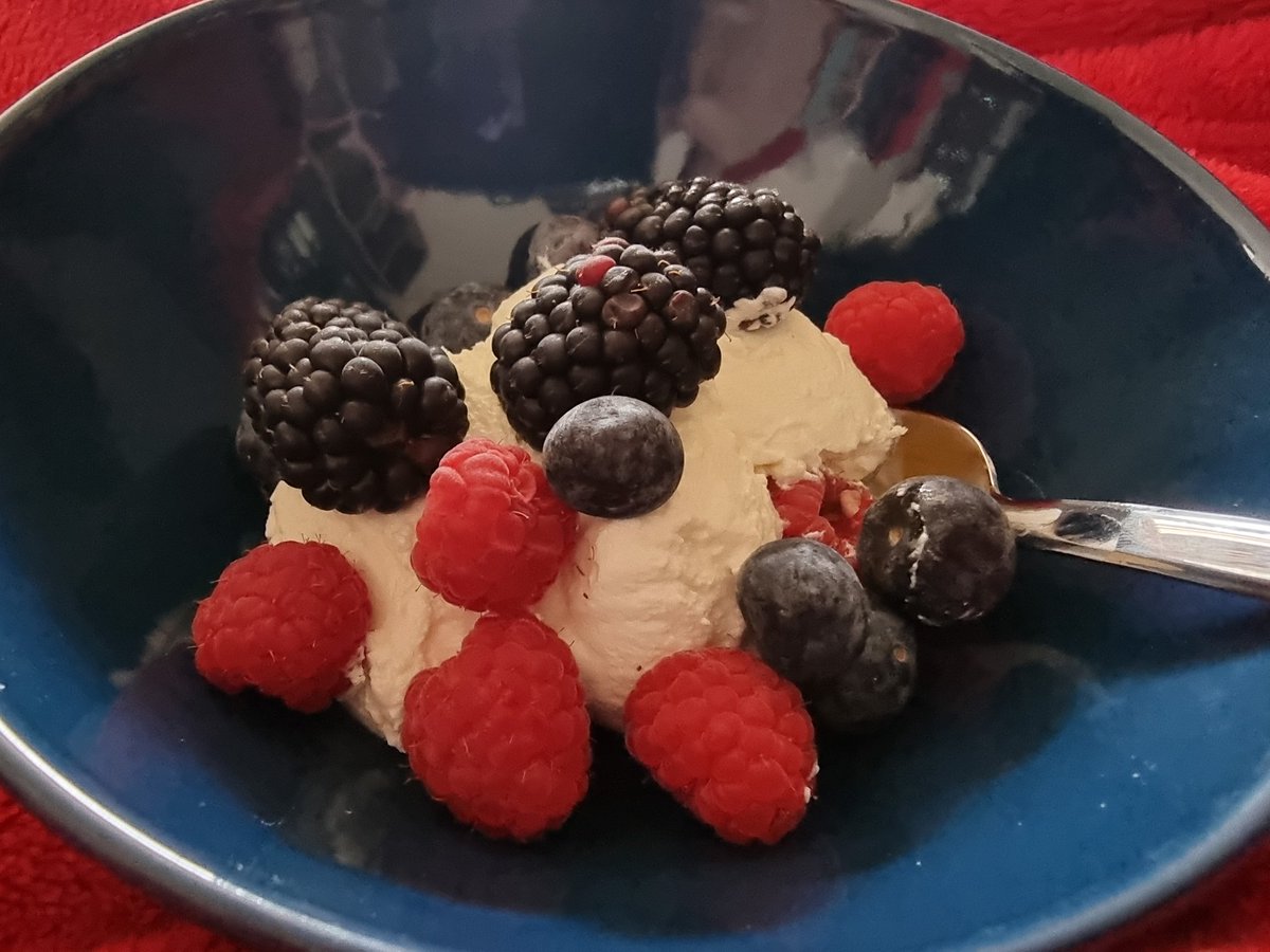 ScandiTina's tweet photo. It's Christmas in 5 weeks... this is my attempt to work on my diet, before I get totally owned by all the Lebkuchen and choccies!! ๐๐
#builtforcomfortnotforspeed https://t.co/AqS1Sq6fuZ