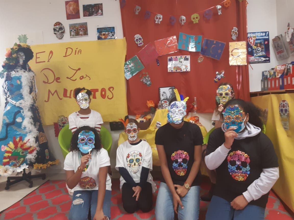 Une semaine pour préparer El Dia De Los Muertos au collège Albert Lougnon. Consultez le magnifique genially réalisé par Mme Guedj, professeur d'espagnol
view.genial.ly/61853fcbf0e633…