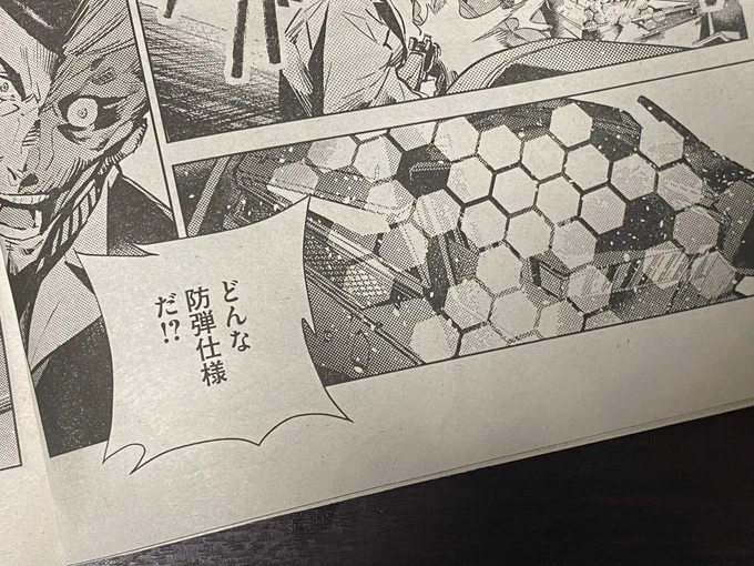 本日発売のモーニングにてBATMAN JUSTICE BUSTER CHAPTER9『駆ける蝙蝠』が掲載されております。蝙蝠が駆けます。9話にしてやっとアレに乗ります。 