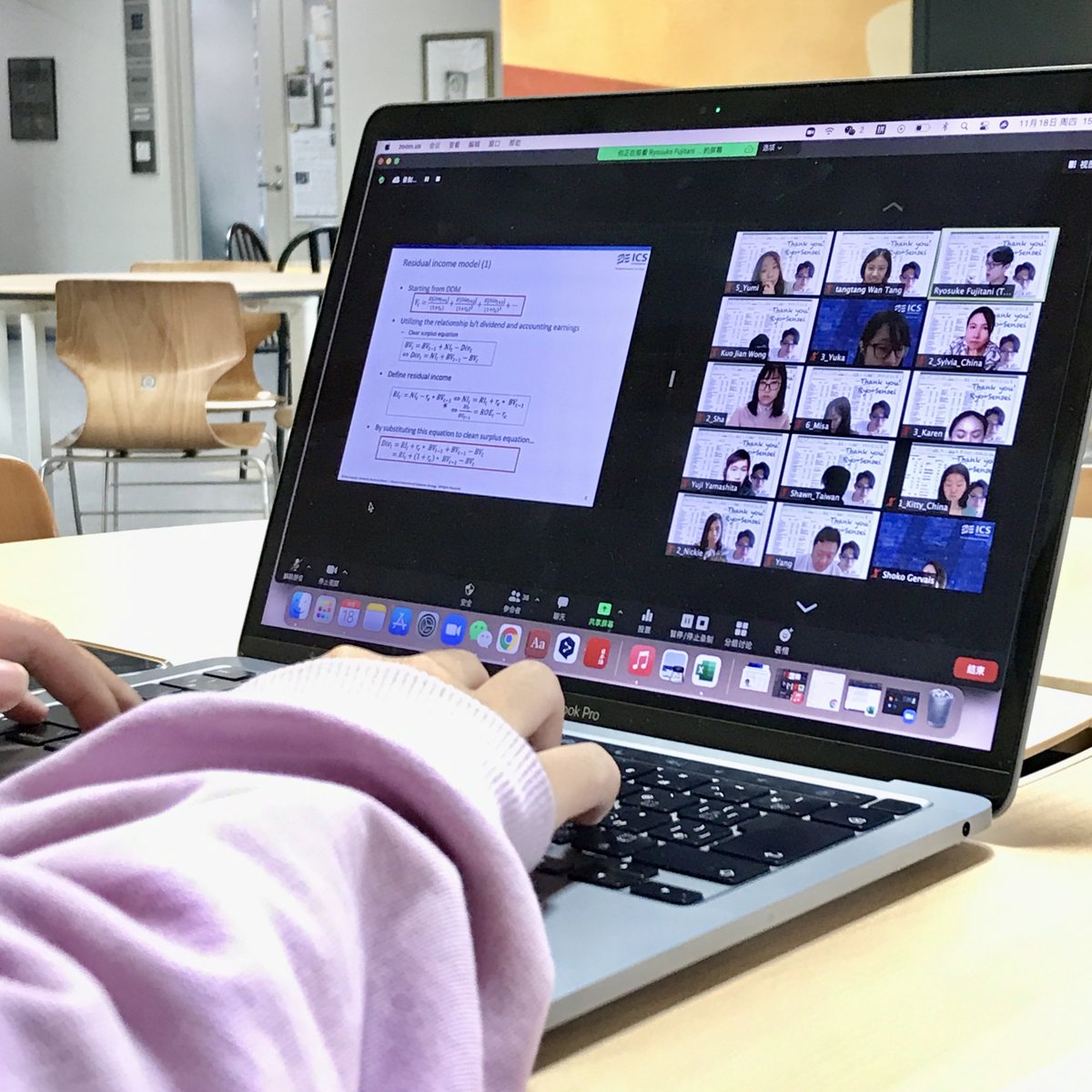 HitotsubashiICS's tweet photo. It was Prof. Ryosuke Fujitani's last class today! He teaches Accounting 1 and Accounting 2 courses for the MBA program at Hitotsubashi ICS.
#mba #mbainjapan #accounting #zoom #onlineclass #studyinjapan #mba2022 #HitotsubashiICS #OneICS https://t.co/JypQXkNfKl