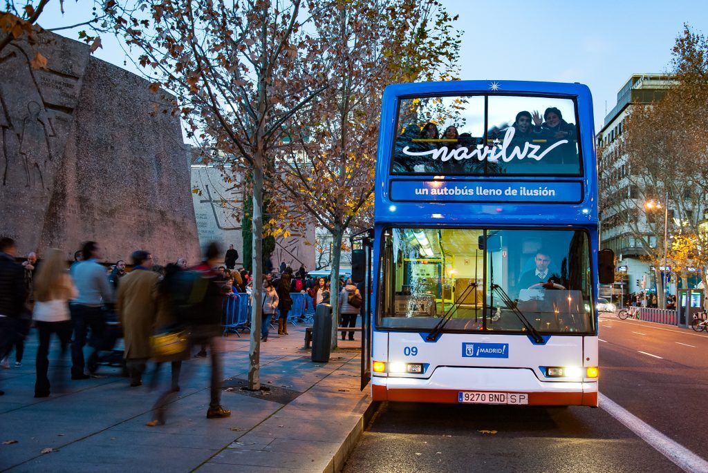 JMDChamberi's tweet image. 📢 Este jueves, 18 de noviembre arranca la venta de entradas de #Naviluz 🚍, el autobús navideño que, del 26 de noviembre al 6 de enero, recorrerá las calles de #Madrid para disfrutar de la iluminación navideña. 

👉informate.madrid.es/5qkqn1