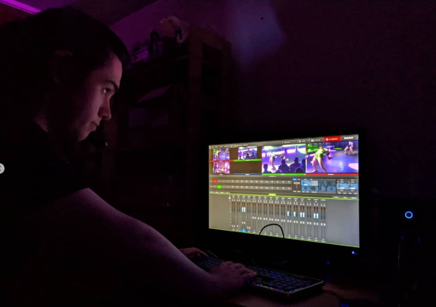 vocmedia's tweet photo. A great first show to film π―ππΊ well done to our 2nd years with the first multi cam show of the year ππ¬
#multicamshoot #multicam #cameraman #camerawoman #visionmix #directing #btecmedia #mediaproduction #mediacrew #filming #filmandtv #RunshawTV @ARTRunshaw @RunshawCollege https://t.co/9XodskYJzv