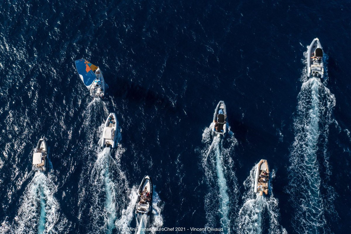 FFVoile's tweet photo. đ€© Les magnifiques images de lâarrivĂ©e de Pierre Meilhat (485 - Le GoĂ»t de la Vie), dernier concurrent Ă franchir la ligne dâarrivĂ©e de la @MiniTransat2021 et accueilli comme un vainqueur par tous les Ministes ! #EspritMini https://t.co/ac8zlJvcmV
