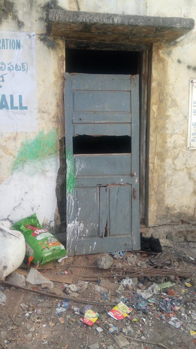 mrqfan's tweet photo. Sir, @GHMCOnline Please clear this debris ASAP. Location: Kali Phatak, Shibli Gunj, Hussaini Alam, Nearest Door No: 20-3-140/20. Thank you! https://t.co/yMotOvON8b