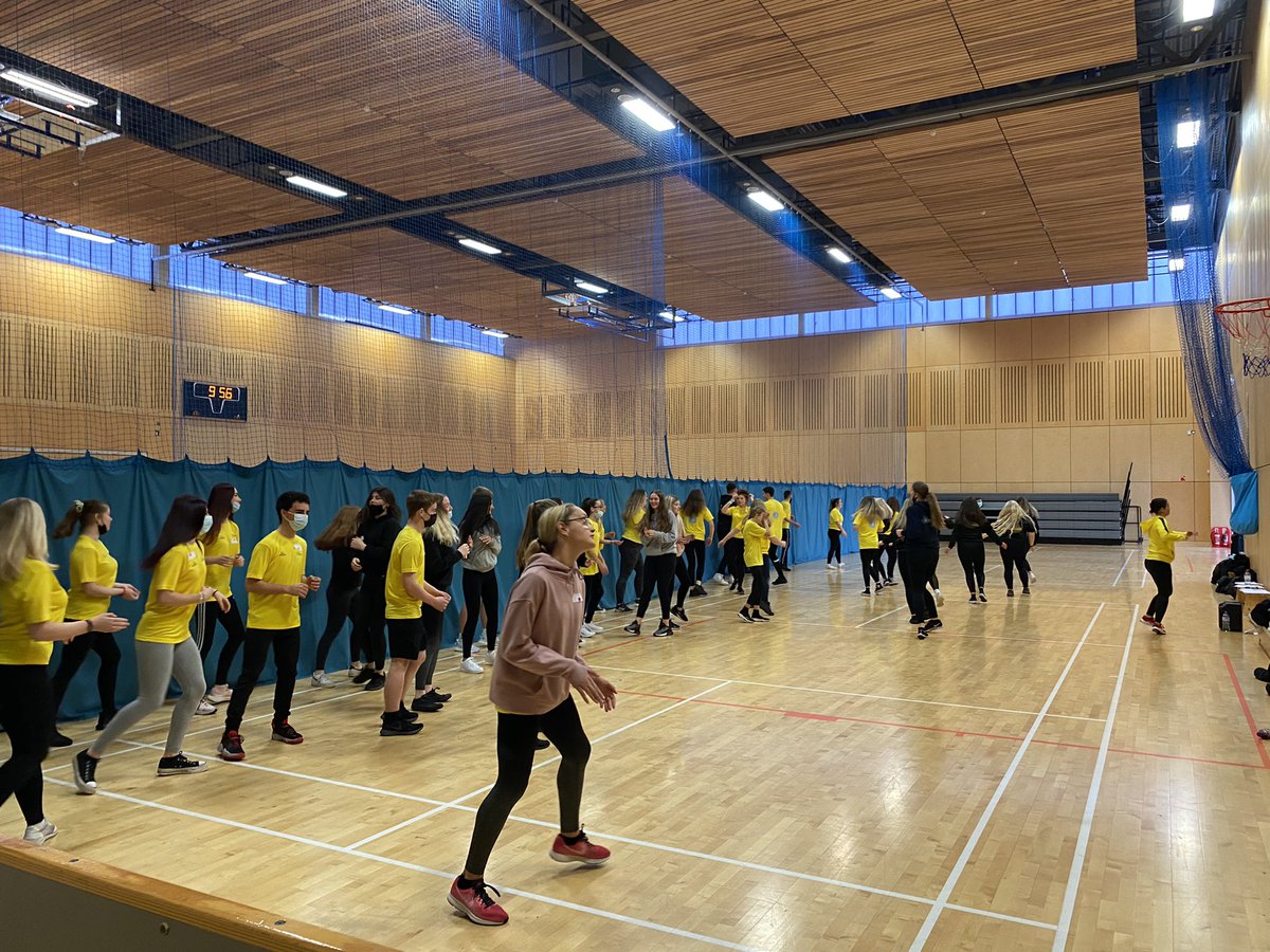YANorthAyrshire's tweet photo. #NAYoungAmbassadors 💛🖤 

We are off 🚀 

Great warm up by @ActiveSchoolsNM 

Over 40 YA’s taking part in @StuartForsyth Social Media workshop &amp; @ActiveSchoolsAM @activeschoolLMC Competition Organiser training 

#NAActive 

@NAActiveSchools https://t.co/QYuIPbO4un