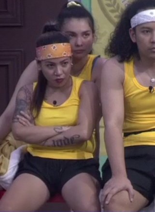 aintreverse's tweet photo. ay magkabilaan pala sila, so si anji ba kausap ni kd kanina? grabe 'yung ngiti e HAHAHAHAAHHAH jk delulu baka si madam pala kausap 🤣 https://t.co/xaplE1gtMD