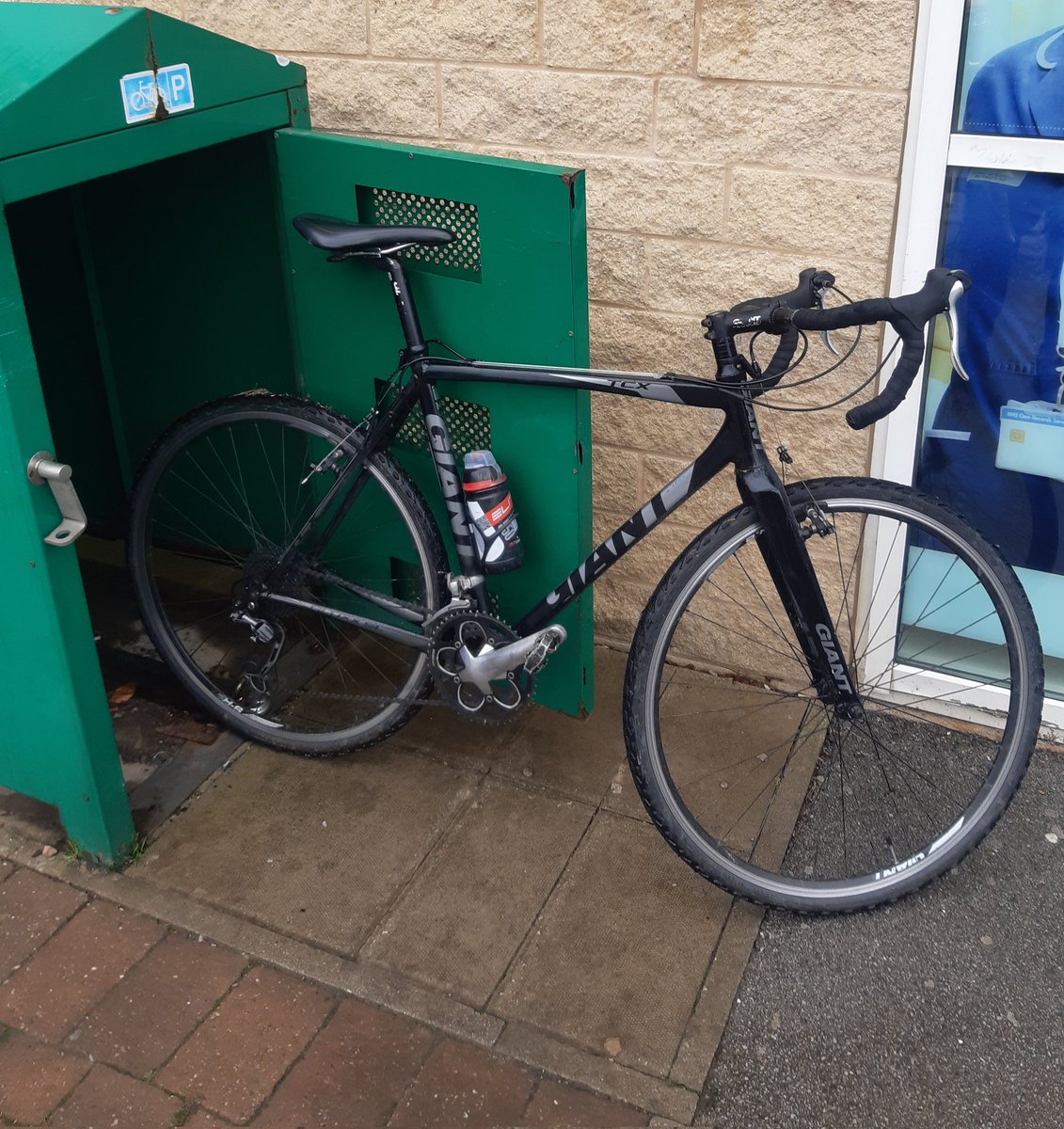 Duffi1965's tweet photo. At Calderdale Royal this morning. Car parking spaces seem tight. However plenty of these available, despite a doubling of the number of bikes parked from this time last year! #Chftnhs #activeCdale #chft #cycling #activetravel https://t.co/B2R6ZxcoWV