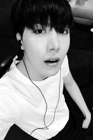 urastronauts's tweet photo. Ya con mis audífonos puestos siendo fan del #연애혁명OST. Lit llevo rato escuchando esta pista musical y no me canso, es tan emocionante. ¿Qué esperan para escucharla? No se vayan a dormir en el talento que se carga ONF. ¡Stream #NotASadOST!

⠀✦ 𝖗𝖔𝖈𝕜𝖊𝖗 𝒔𝚞𝚗, #𝐈𝕂𝐔 ✨ https://t.co/6tdxmdmijJ