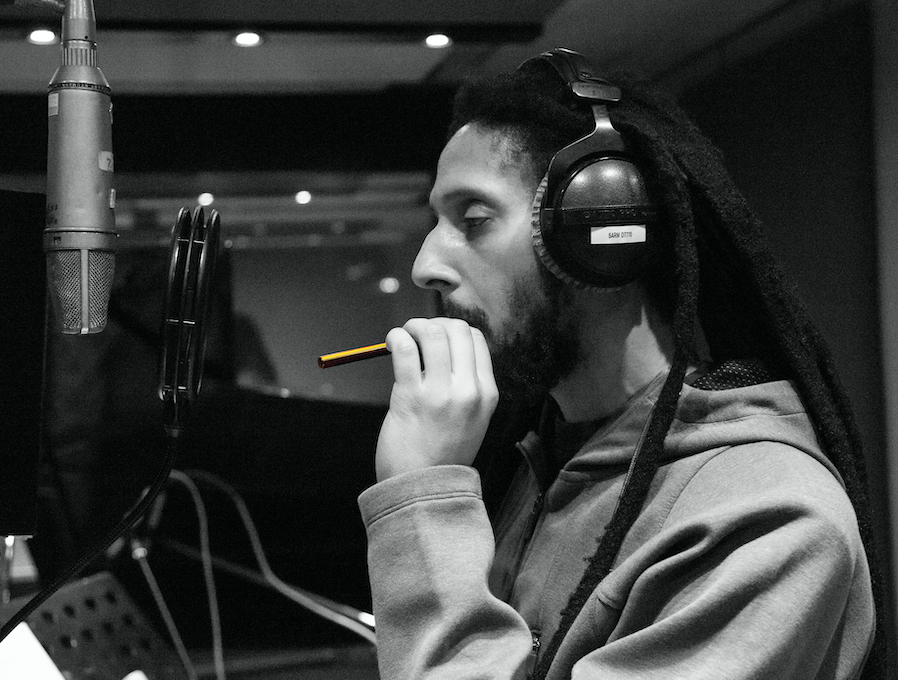 JulianMarley's tweet photo. We spy the iconic #JuJuRoyal pull vape! #lightup purple in the studio π
#linkinbio #JuJuRoyal #vape #cbd #JuJuRoyalWorldwide #JuJu #liveroyal #WhereCanJuJuTakeYou #JuJuRoyalFam https://t.co/8YRwgwtldB