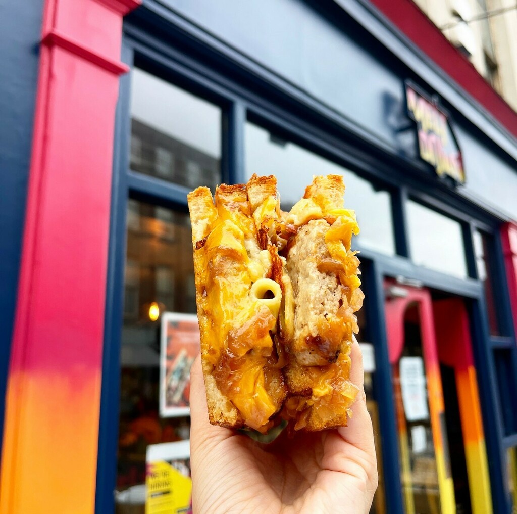 On a scale of 1-10 how GOOOOD does this look?! 😍🧀🤩

#grilledcheese #GrilledCheesePlease #grilledcheesewithbacon #grilledcheeseandtomatosoup #grilledcheesesocial #grilledcheeserie #grilled
#cheesemelts #grilledcheeseexperience #grilledcheesecafe #gril… instagr.am/p/CWajHAcsID6/