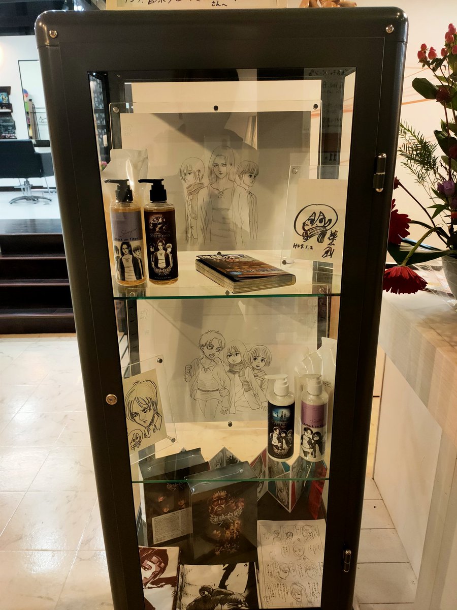 SLOWcafe3's tweet photo. LINKさんで髪切ってきました☺️
諫山先生は中学時代ジャンプを読みながら切ってたみたいです😀 https://t.co/97T5oiW1Zc